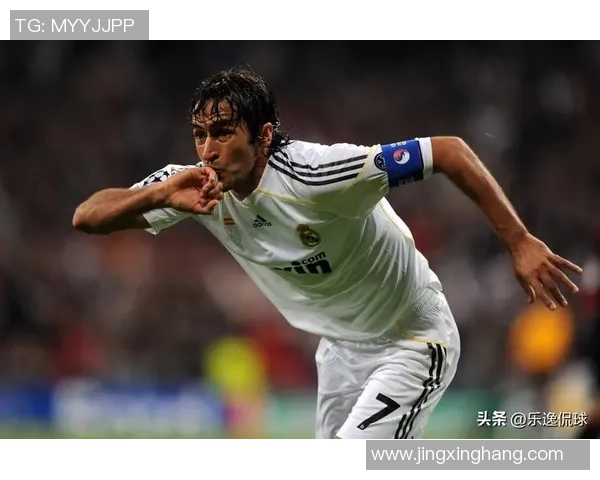 全球足球场十大传奇球星盘点及其辉煌成就分析